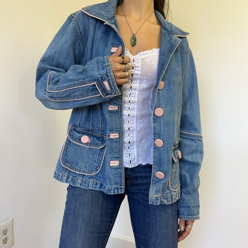 Demin jacket with pink contrast stitching and button detail